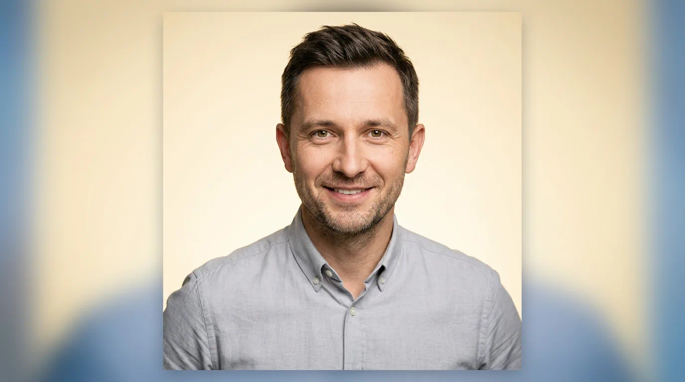 Piotr Wiśniewski, specjalista ds. dokumentacji polis, portret w ramach zespołu CommonLifeChannel, 800×800 px